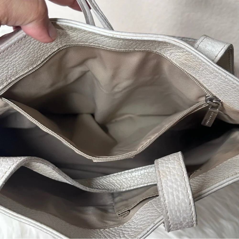 Elegant Burberry White Leather Tote Bag - Picture 14 of 16